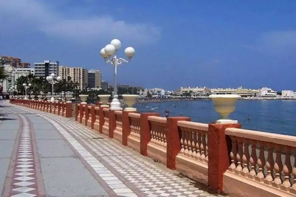 Lägenhet Acogedor Estudio, Piscina Y Vista Mar, Benalmádena