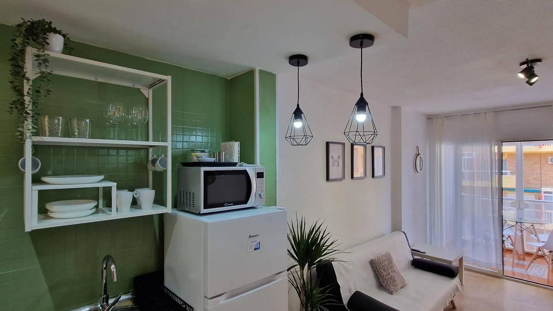 Acogedor Estudio, Piscina Y Vista Mar, Benalmádena Spanien